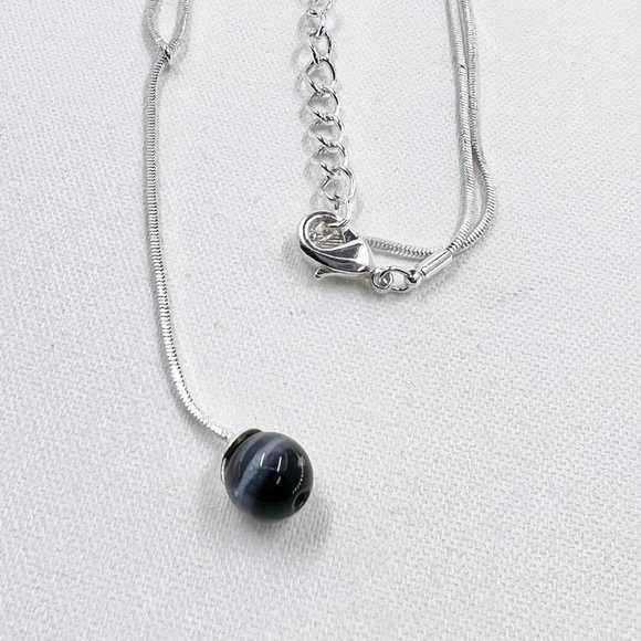 NWOT - Shiny Silver Tone Black Cats Eye Drop Pendant Pull Through 17” Necklace - Picture 4 of 6